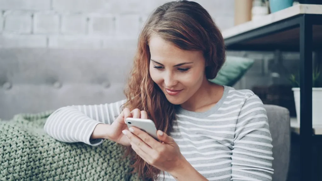 Girlfriend Text Others